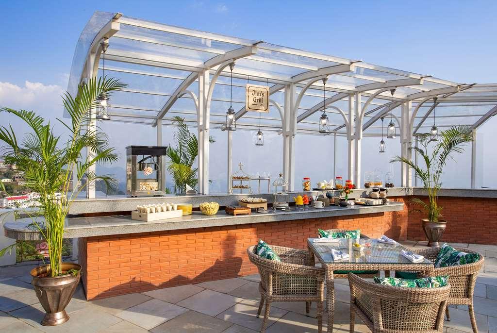 Ramada By Wyndham Mussoorie Mall Road Εστιατόριο φωτογραφία