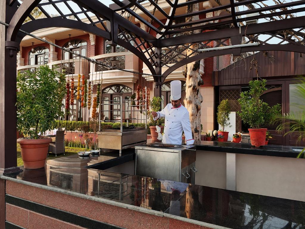Ramada By Wyndham Mussoorie Mall Road Εξωτερικό φωτογραφία
